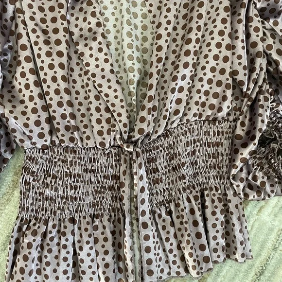 Awesome satin puff sleeve blouse - Small - Picture 7 of 7